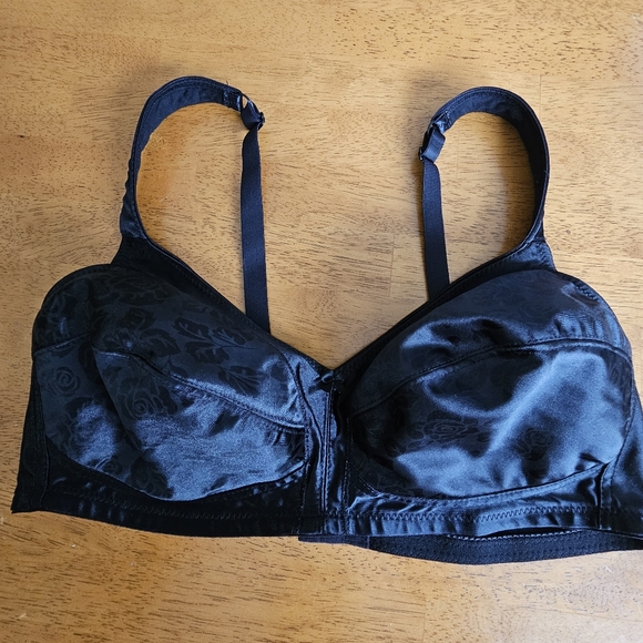 Black Silky Wireless, Unlined Womens Bra - Size 40D - Picture 2 of 6